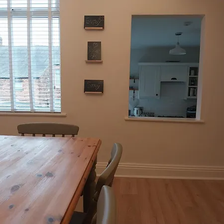 47 Elmville Avenue * Скарборо