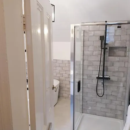 Дом отдыха 47 Elmville Avenue *