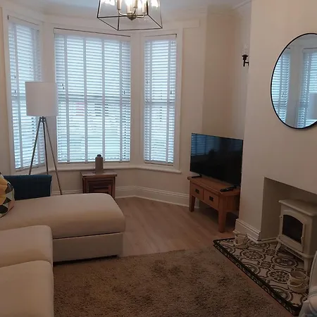 47 Elmville Avenue Holiday home *