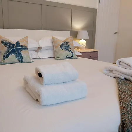 47 Elmville Avenue * Скарборо