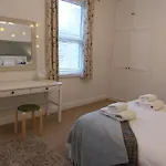 Holiday home 47 Elmville Avenue Scarborough