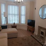 47 Elmville Avenue Holiday home *