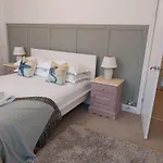 47 Elmville Avenue Holiday home